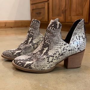 Blondo Neda Waterproof Women’s Bootie